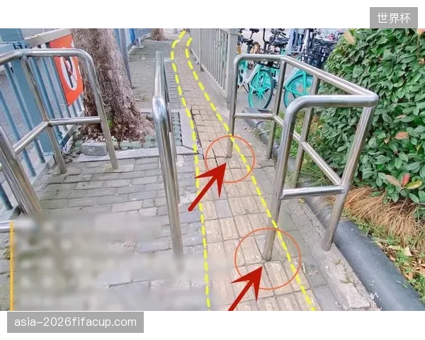 走出无障碍场馆，却困在断头的市政盲道上：体育系统的努力正在被城市规划的短板抵消